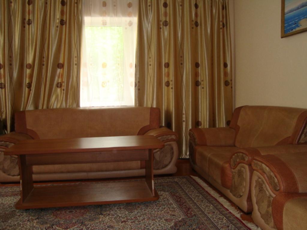 Chon-Sary-Oy Guest House At Do Altyn - Kum الغرفة الصورة