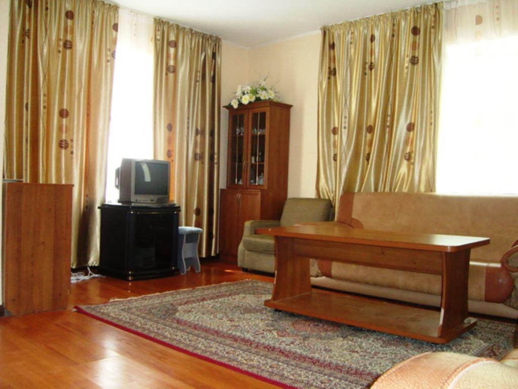 Chon-Sary-Oy Guest House At Do Altyn - Kum المظهر الخارجي الصورة